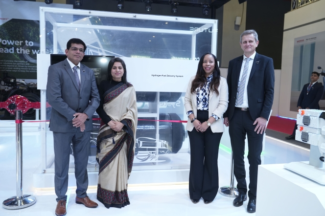 Cummins India and Global Leadership at the launch of Hydrogen Fuel Delivery System (FDS) at Bharat Mobility