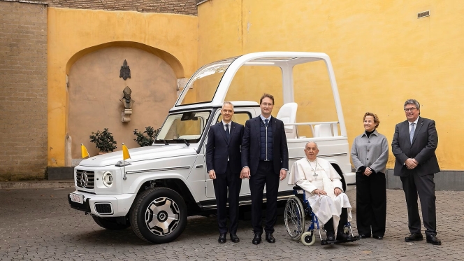 Mercedes-Benz Delivers Electric Popemobile To Pope Francis In The Vatican