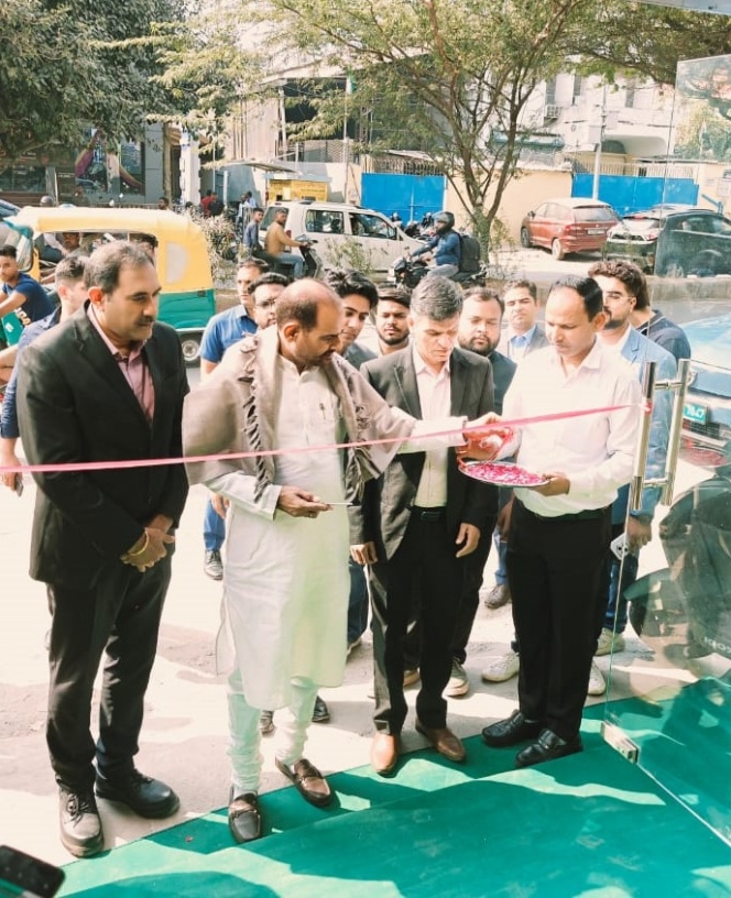 Ex-MP of South Delhi Ramesh Bidhuri inaugurating the showroom