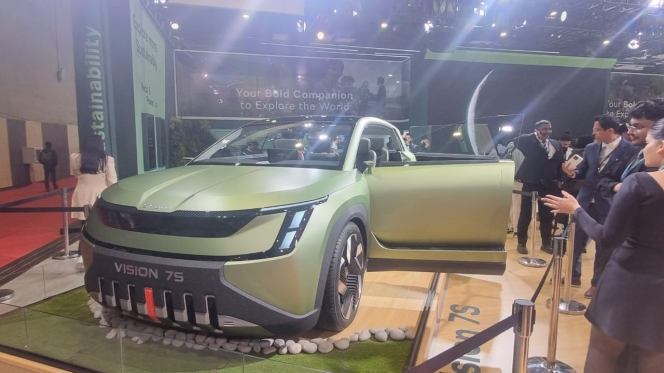 Skoda’s Vision 7S, a futuristic concept car, offers a glimpse into the future of mobility. 